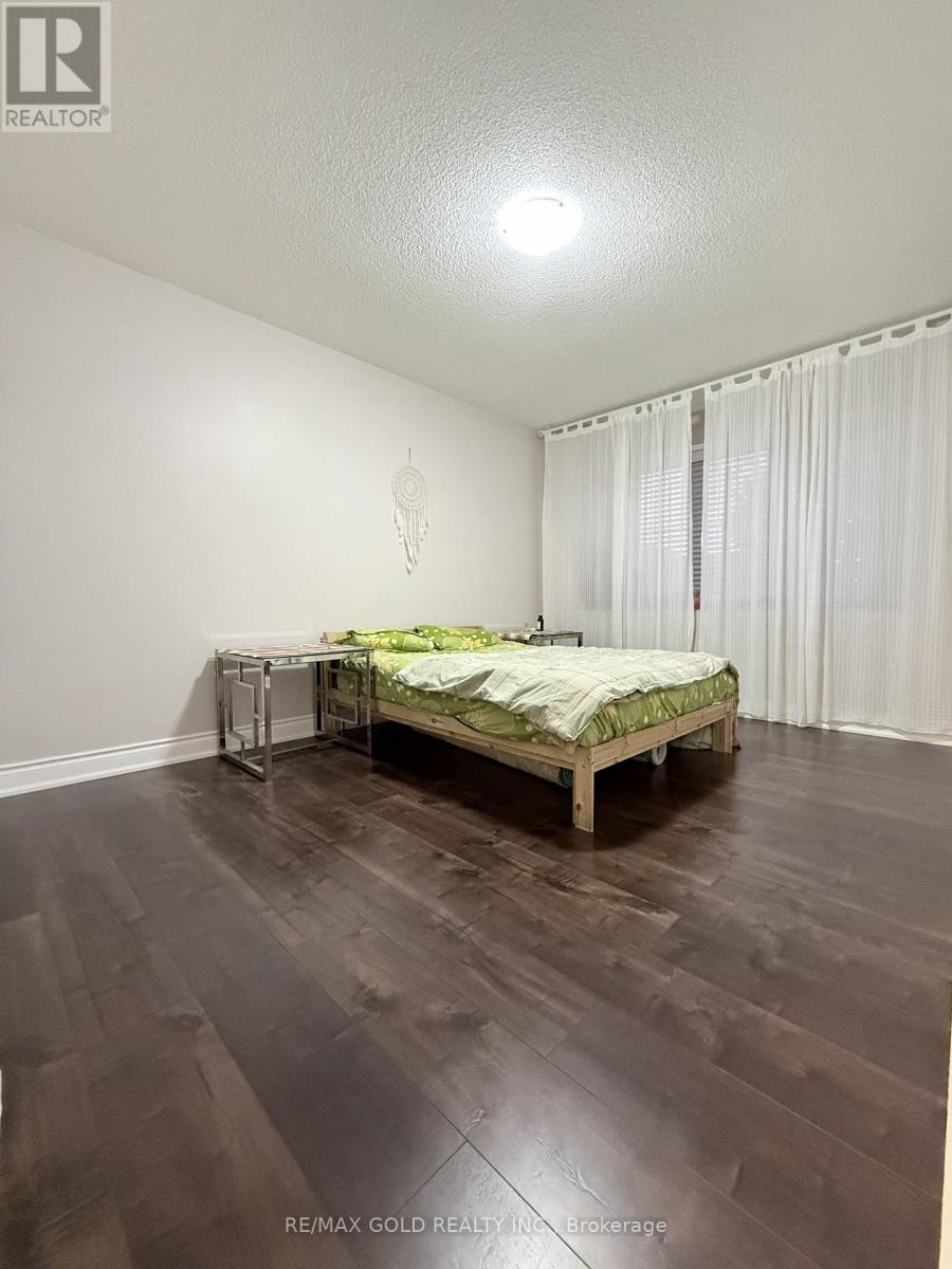24 Junction Crescent, Brampton, Ontario  L7A 2G6 - Photo 10 - W13611152