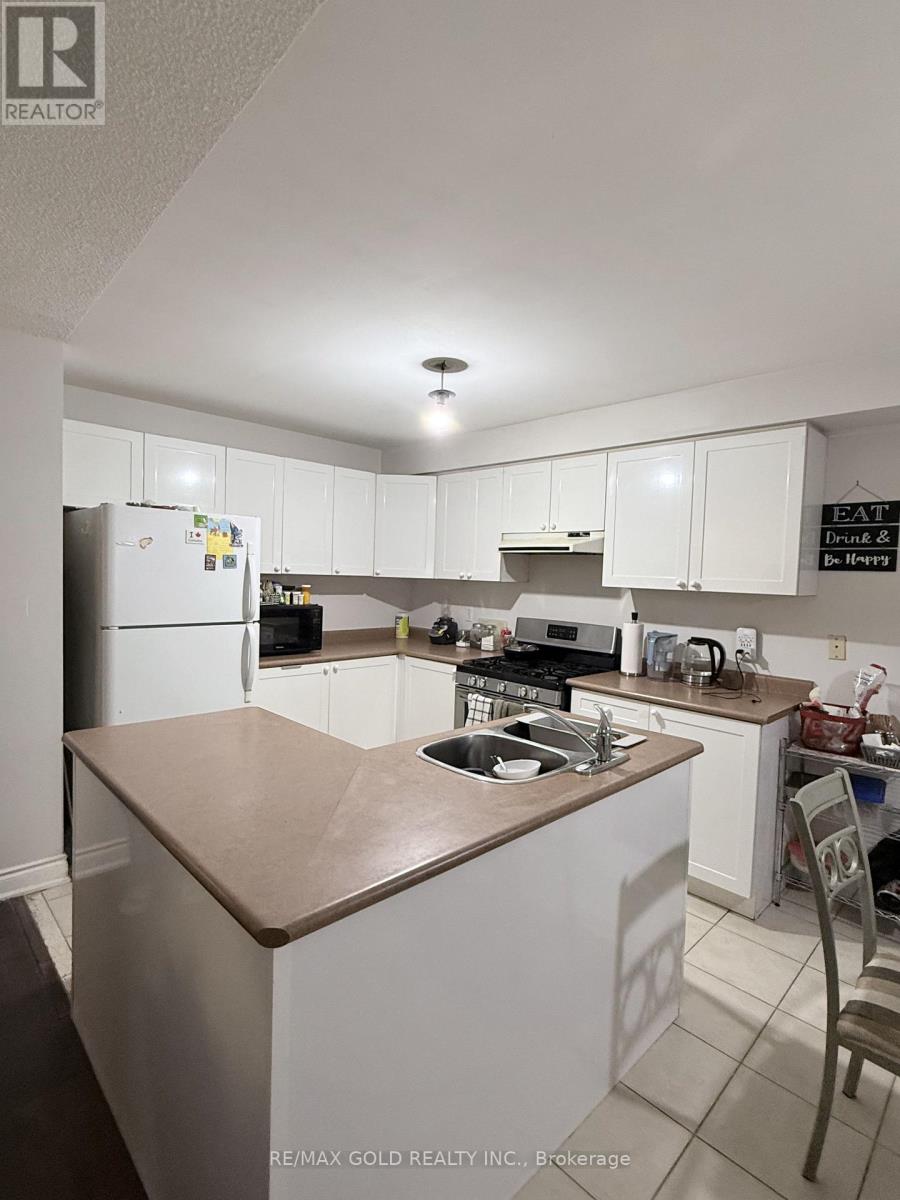 24 Junction Crescent, Brampton, Ontario  L7A 2G6 - Photo 5 - W13611152