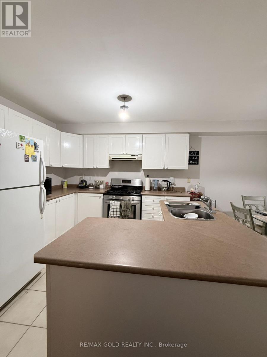 24 Junction Crescent, Brampton, Ontario  L7A 2G6 - Photo 6 - W13611152