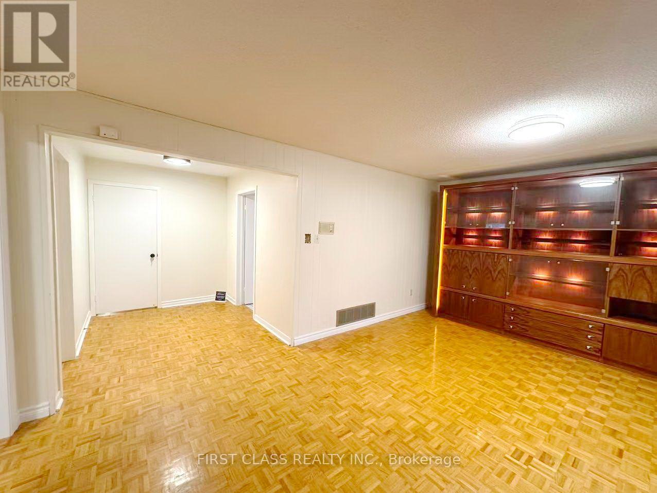 Lower Unit - 1353 Myron Drive, Mississauga, Ontario  L5E 2N5 - Photo 11 - W13611156