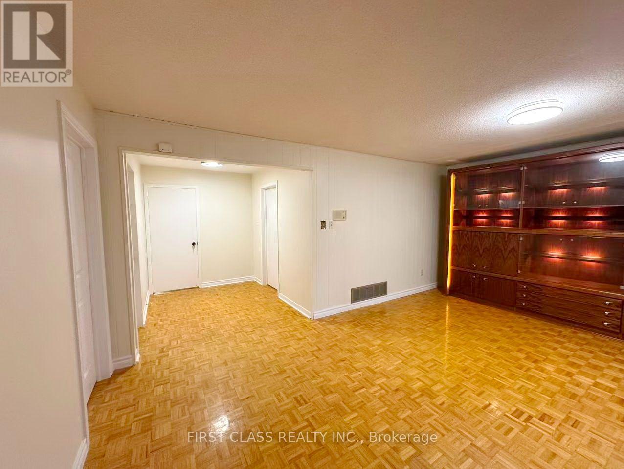 Lower Unit - 1353 Myron Drive, Mississauga, Ontario  L5E 2N5 - Photo 15 - W13611156