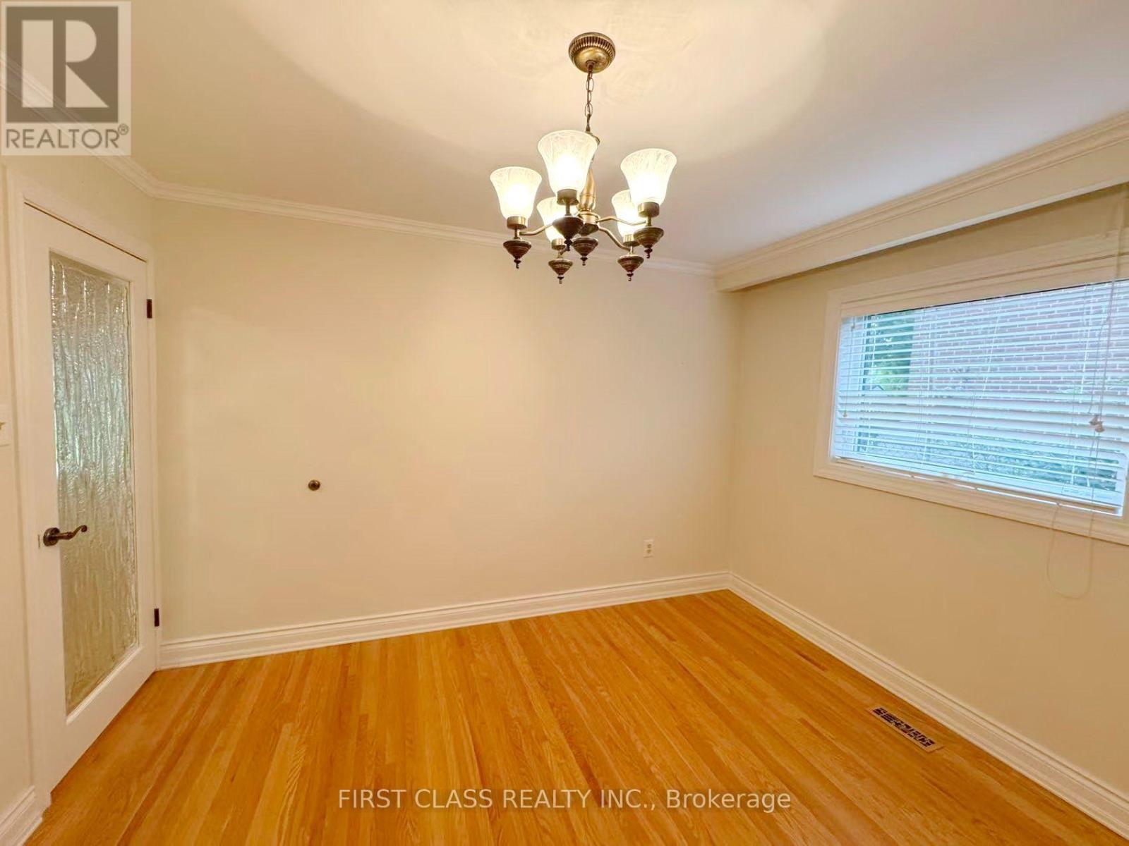 Lower Unit - 1353 Myron Drive, Mississauga, Ontario  L5E 2N5 - Photo 23 - W13611156