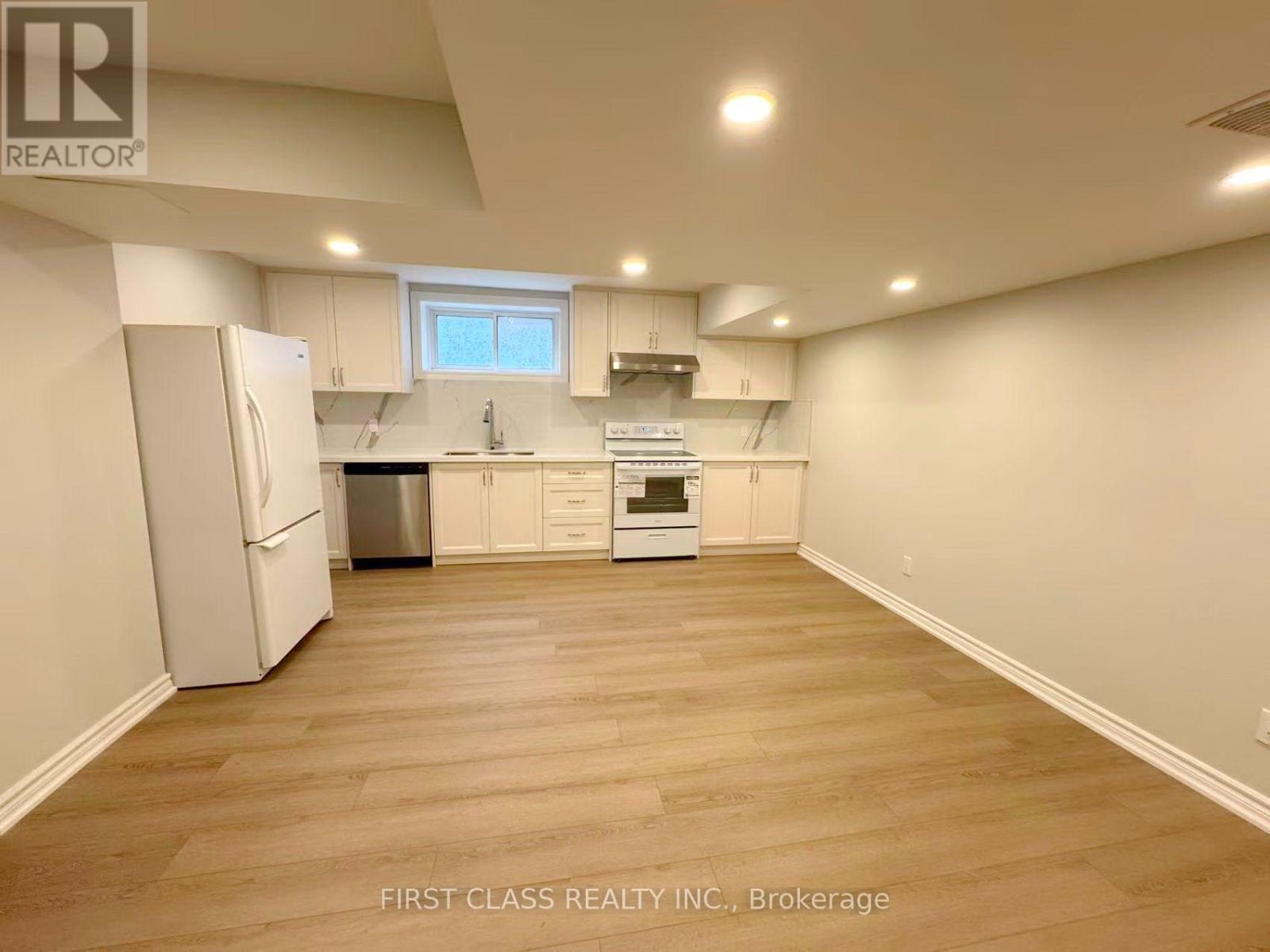 Lower Unit - 1353 Myron Drive, Mississauga, Ontario  L5E 2N5 - Photo 25 - W13611156