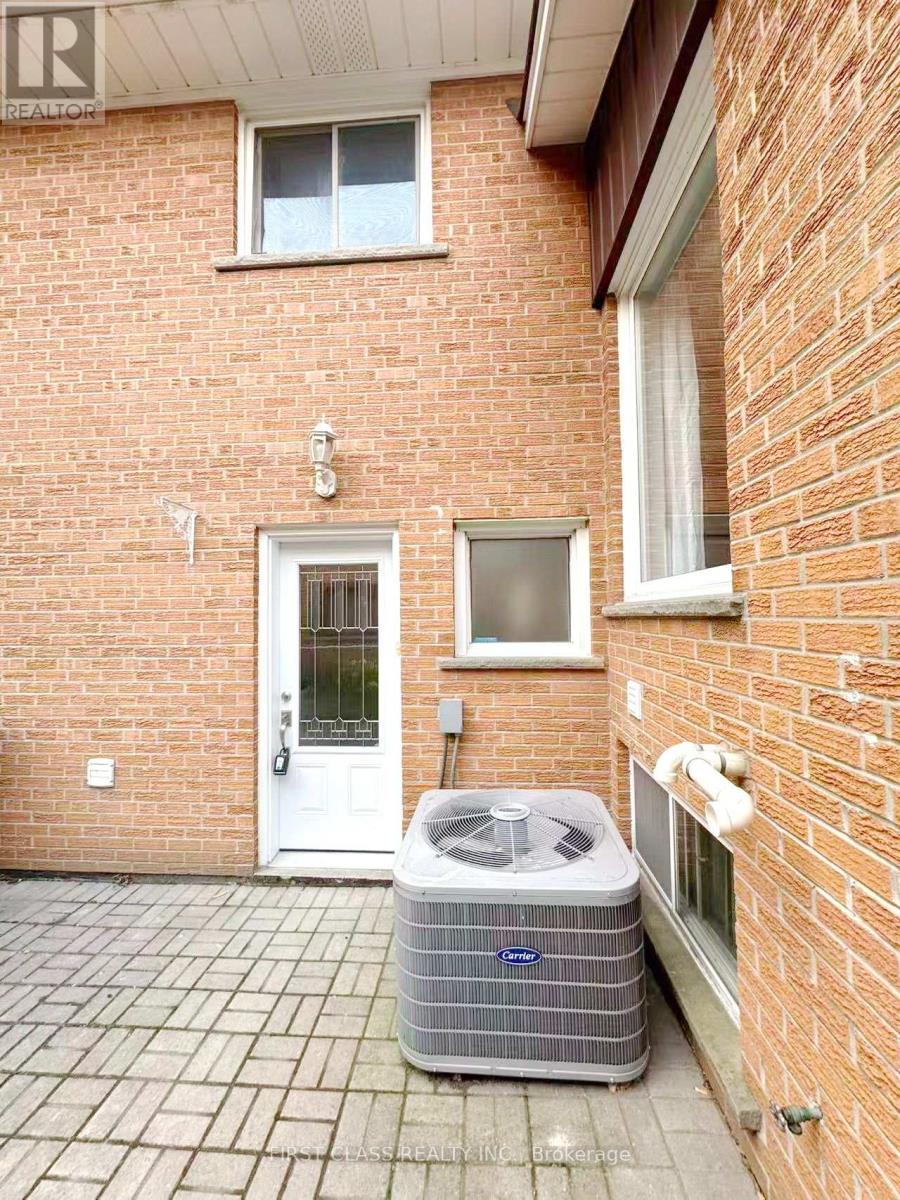 Lower Unit - 1353 Myron Drive, Mississauga, Ontario  L5E 2N5 - Photo 3 - W13611156