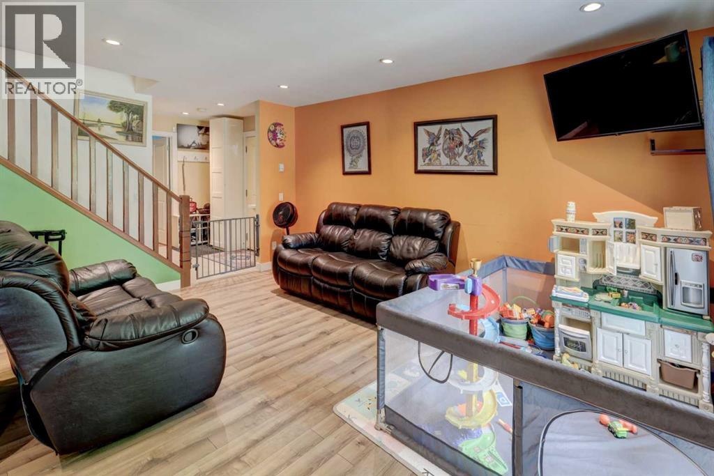 7622 34 Avenue Nw, Calgary, Alberta  T3B 1N6 - Photo 7 - A2328714