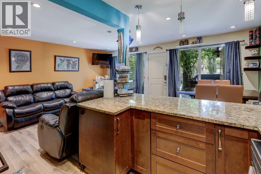 7622 34 Avenue Nw, Calgary, Alberta  T3B 1N6 - Photo 9 - A2328714