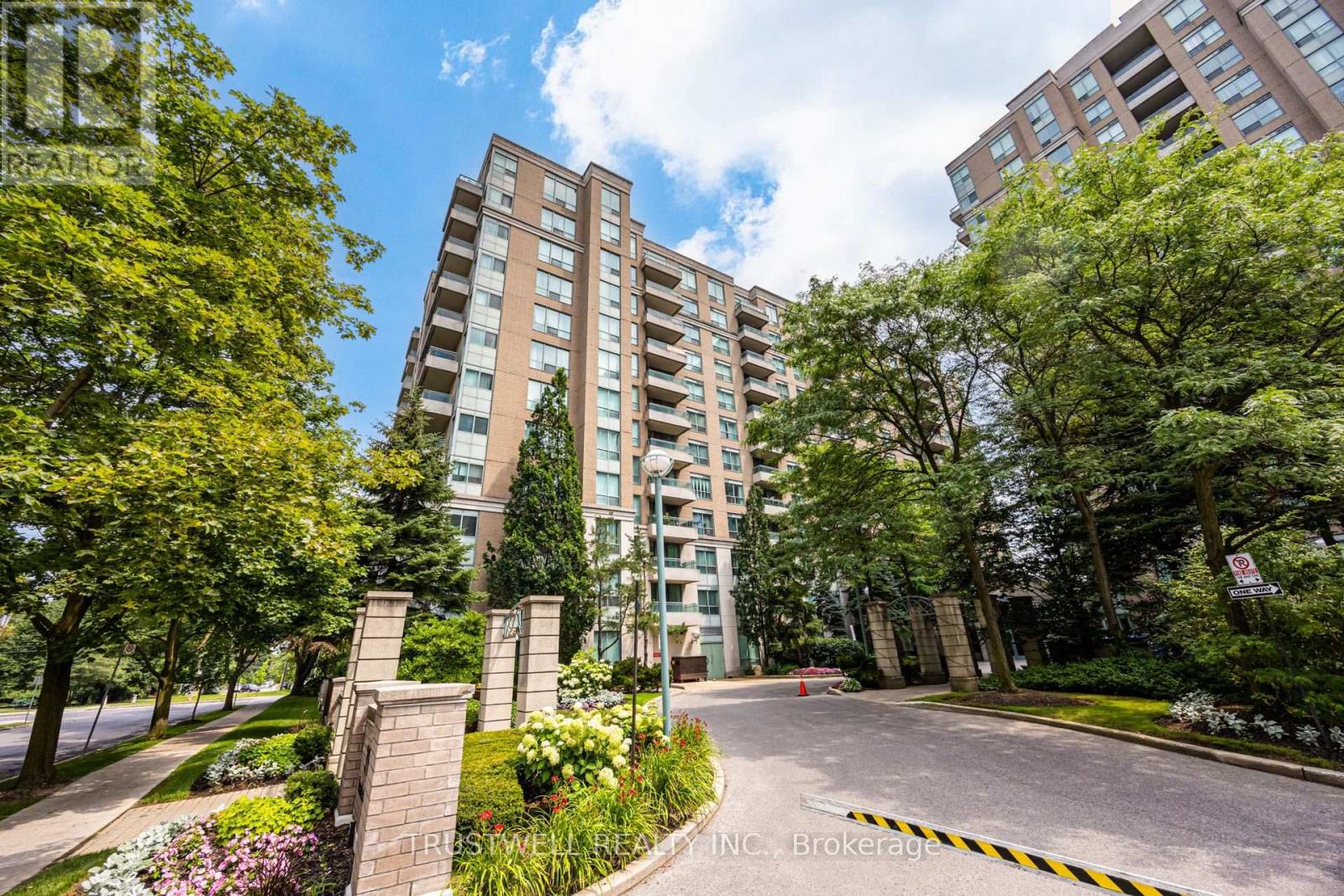 401 - 39 PEMBERTON AVENUE, Toronto, Ontario