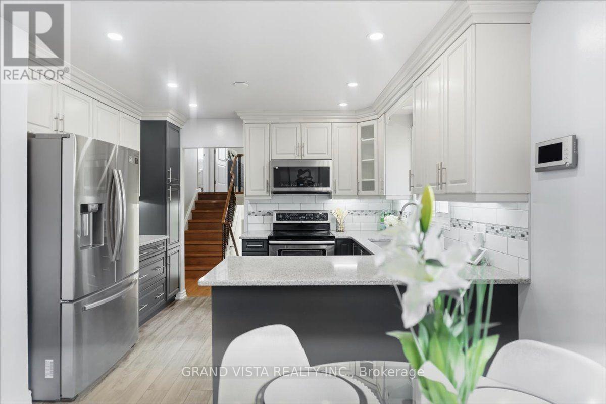 269 Timberbank Boulevard, Toronto, Ontario  M1W 2G9 - Photo 11 - E13611228