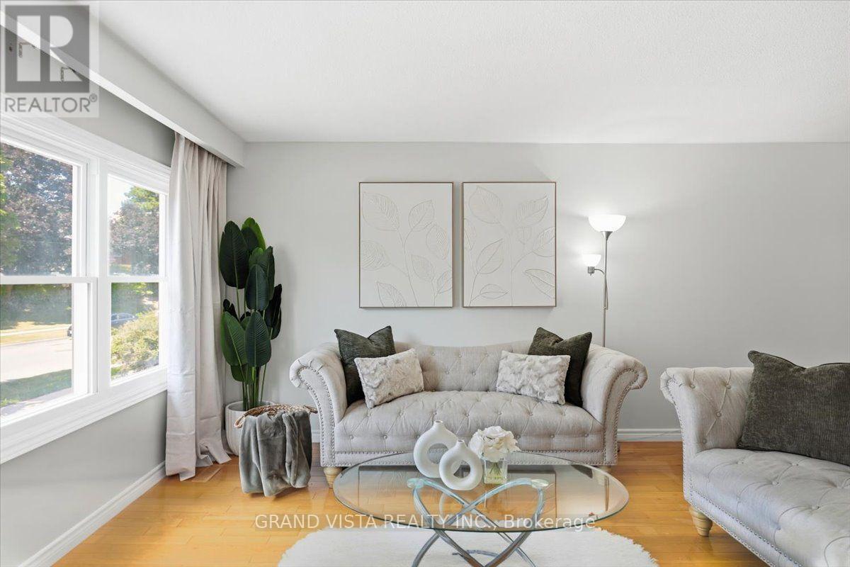 269 Timberbank Boulevard, Toronto, Ontario  M1W 2G9 - Photo 3 - E13611228