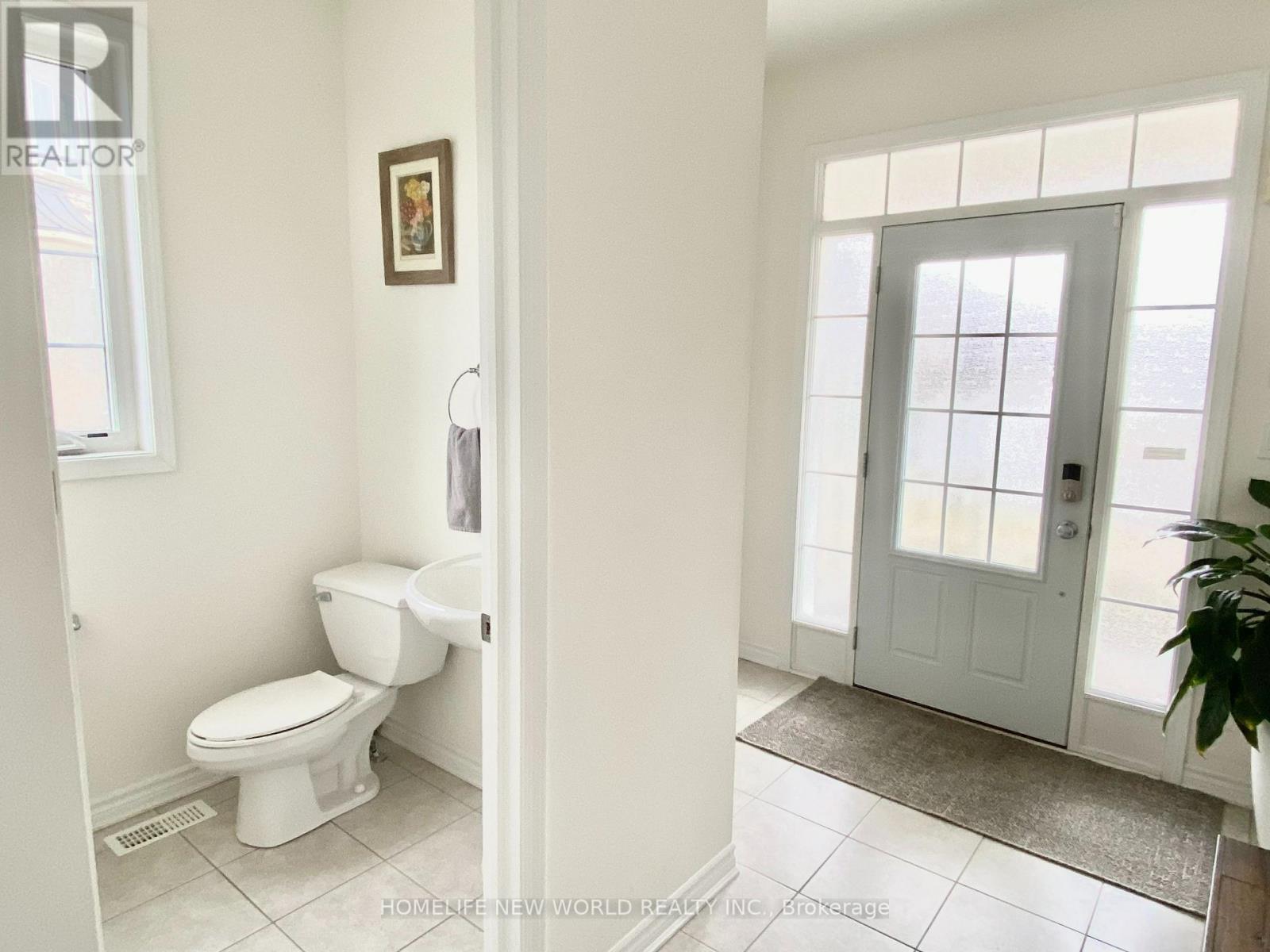 46 Major Crescent, Aurora, Ontario  L4G 0X5 - Photo 4 - N13611190
