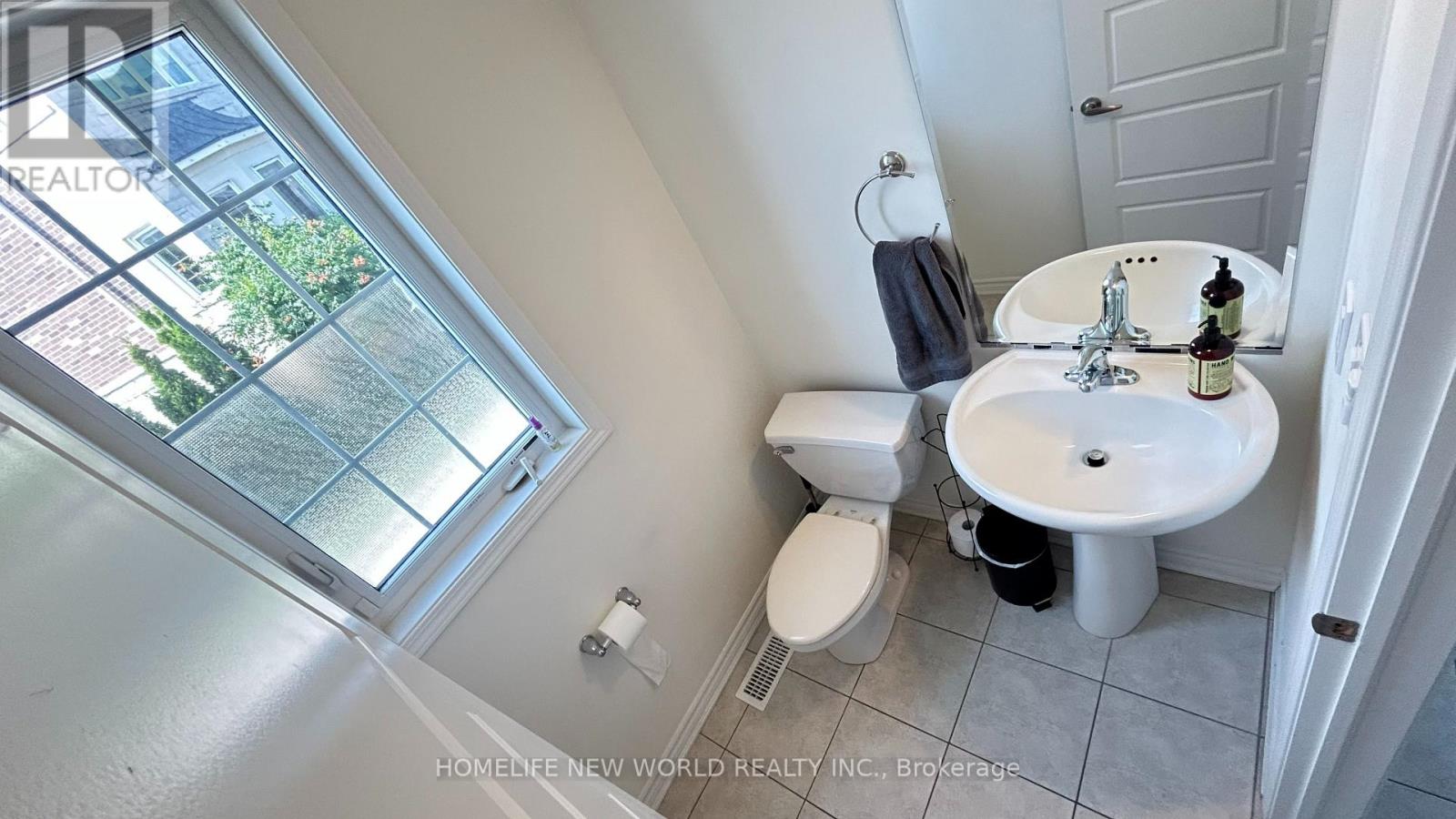 46 Major Crescent, Aurora, Ontario  L4G 0X5 - Photo 5 - N13611190