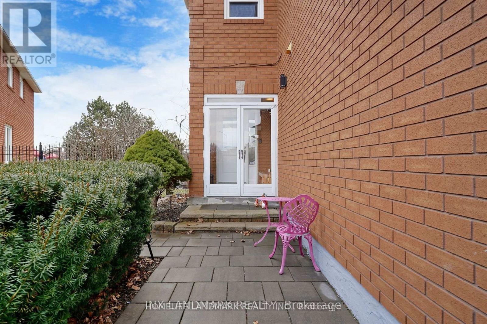 37 Justus Drive, Richmond Hill, Ontario  L4C 9Z8 - Photo 4 - N13611224