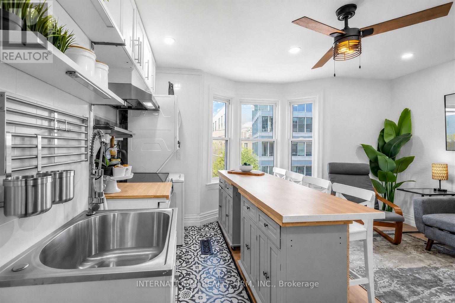 Upper - 793 Dufferin Street, Toronto, Ontario  M6H 3K8 - Photo 11 - C13611270