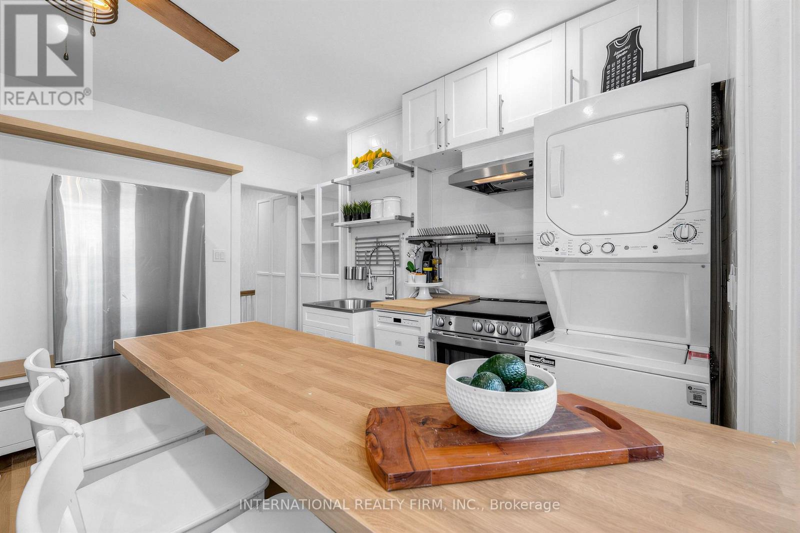 Upper - 793 Dufferin Street, Toronto, Ontario  M6H 3K8 - Photo 12 - C13611270