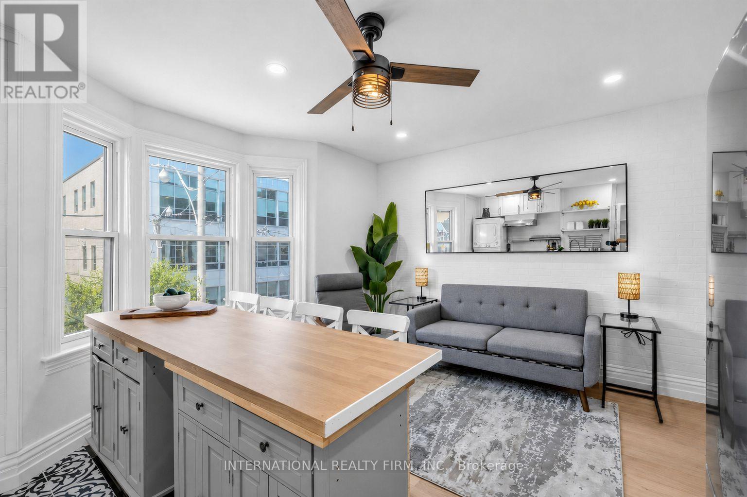 Upper - 793 Dufferin Street, Toronto, Ontario  M6H 3K8 - Photo 15 - C13611270