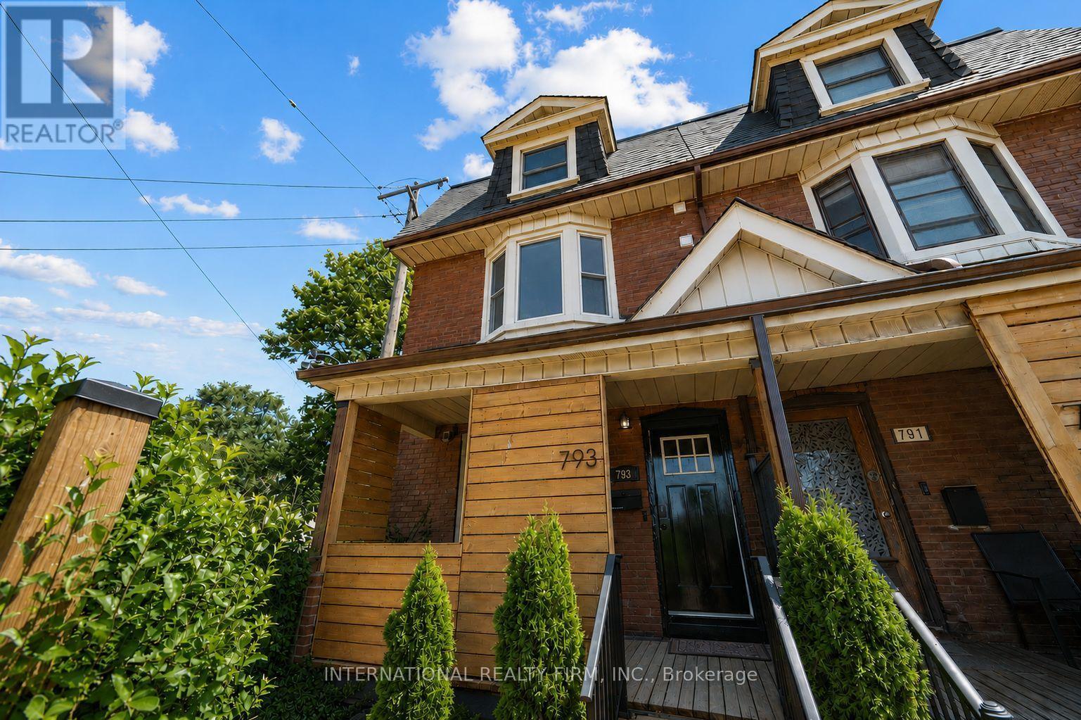Upper - 793 Dufferin Street, Toronto, Ontario  M6H 3K8 - Photo 2 - C13611270