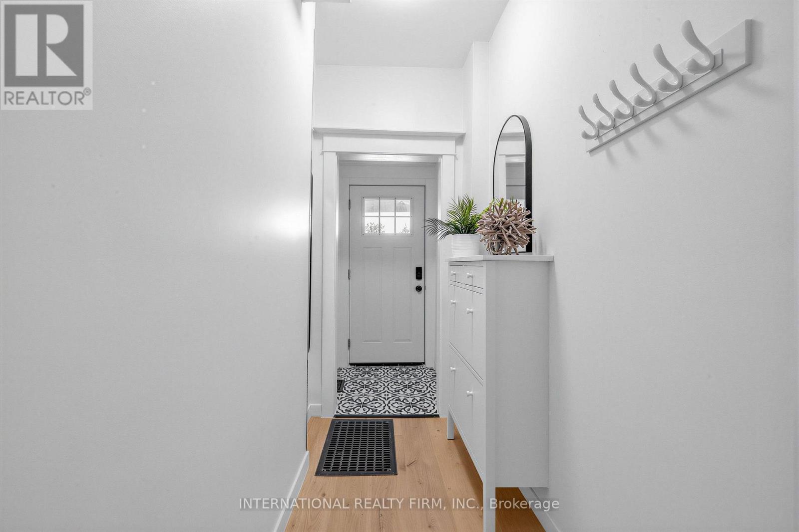 Upper - 793 Dufferin Street, Toronto, Ontario  M6H 3K8 - Photo 3 - C13611270