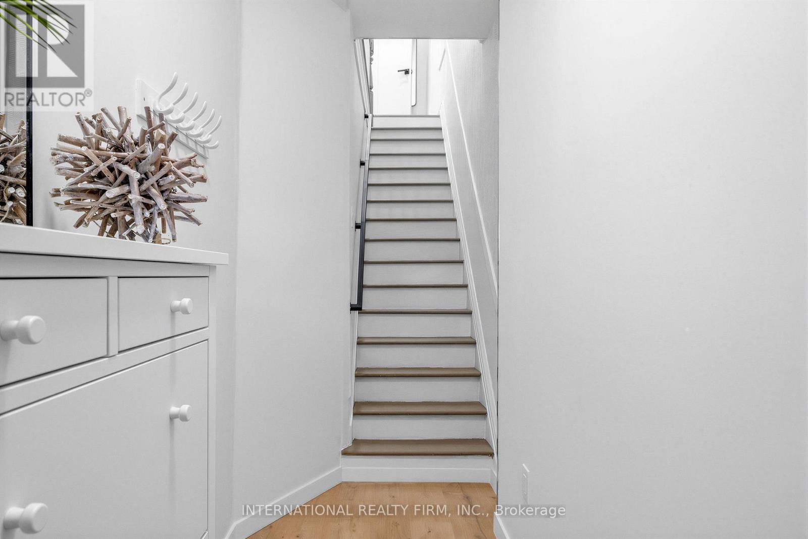 Upper - 793 Dufferin Street, Toronto, Ontario  M6H 3K8 - Photo 4 - C13611270