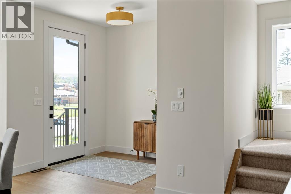 8140 47 Avenue NW, Calgary, Alberta  T3B 1Z5 - Photo 3 - A2332259