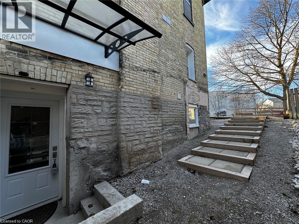 10 Shanley Street Unit# A (Lower), Kitchener, Ontario  N2H 5N8 - Photo 3 - 40851253