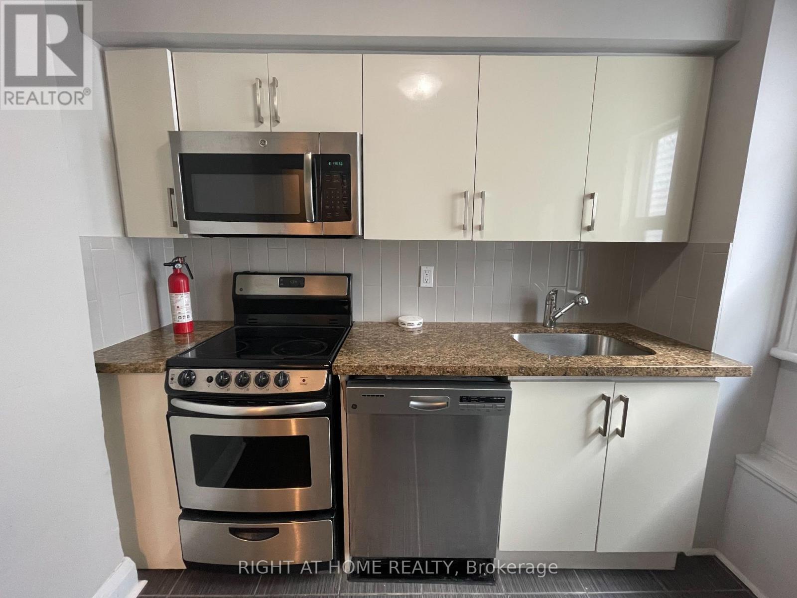 2 - 71 Cecil Street, Toronto, Ontario  M5T 1N5 - Photo 2 - C13611304