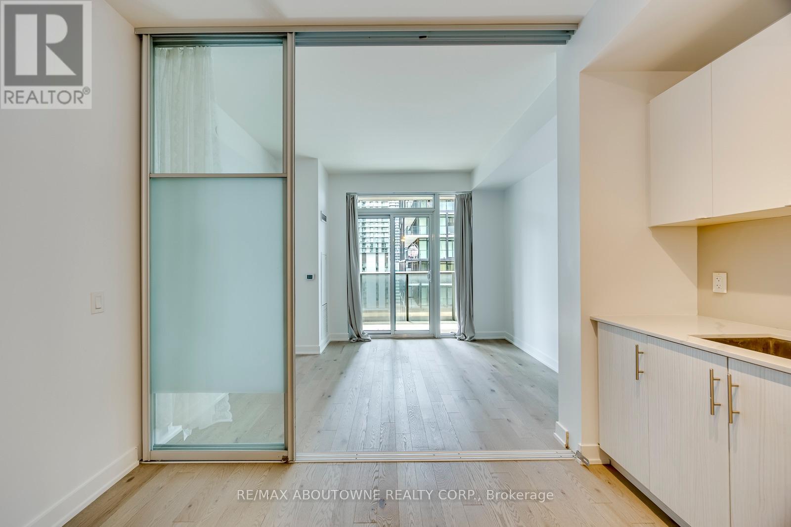 2601 - 330 Richmond Street W, Toronto, Ontario  M5V 1X2 - Photo 10 - C13611420