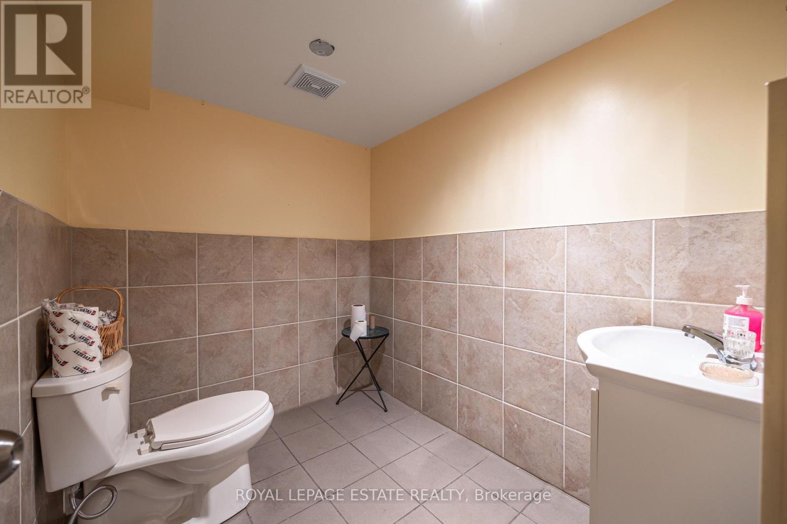 1450 Gerrard Street E, Toronto, Ontario  M4L 1Z8 - Photo 12 - E13611402