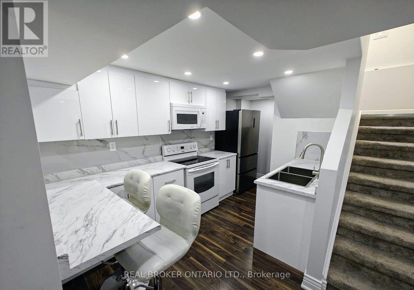 47 Rotary Drive, Toronto, Ontario  M1B 2J2 - Photo 12 - E13611404