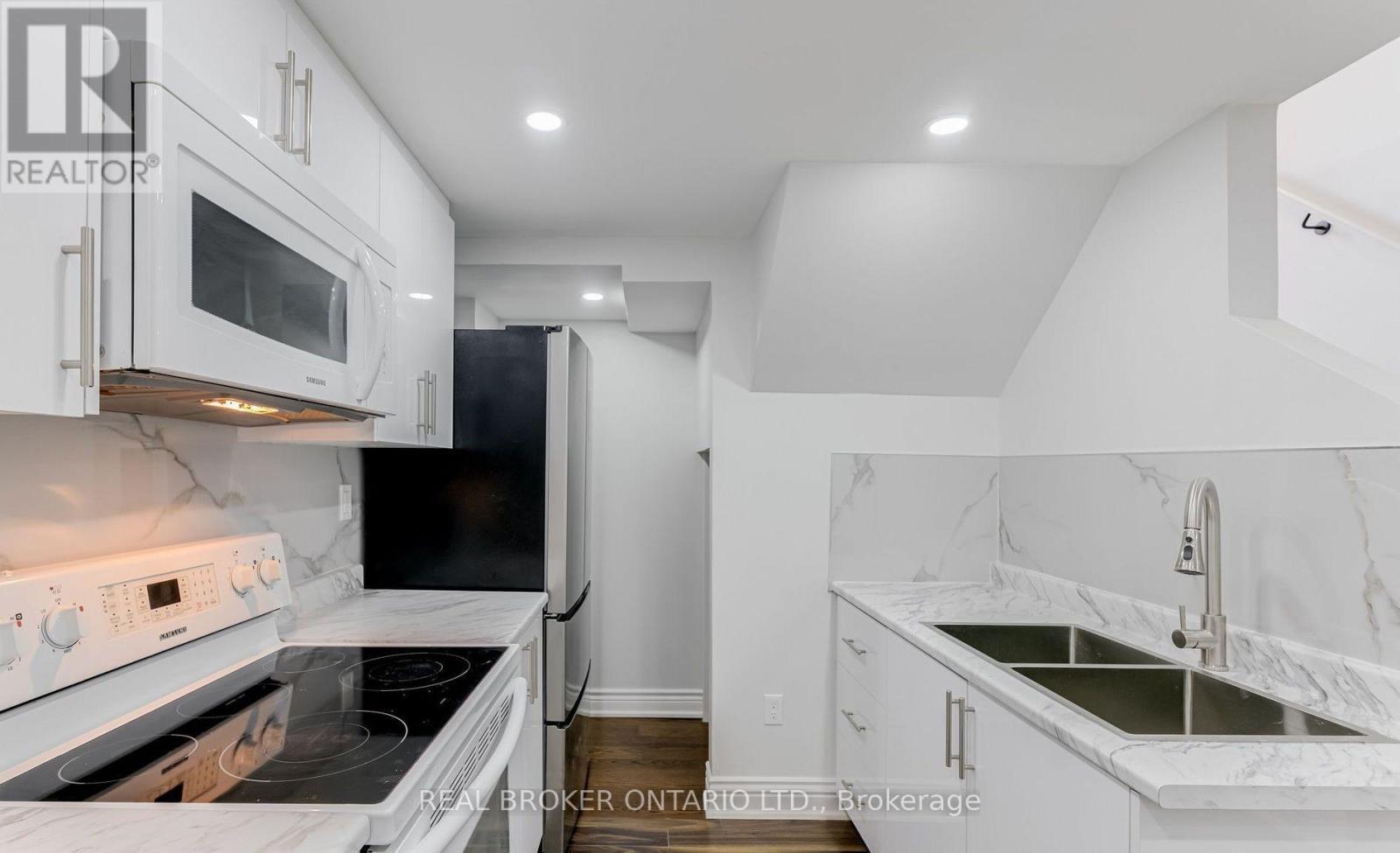 47 Rotary Drive, Toronto, Ontario  M1B 2J2 - Photo 2 - E13611404