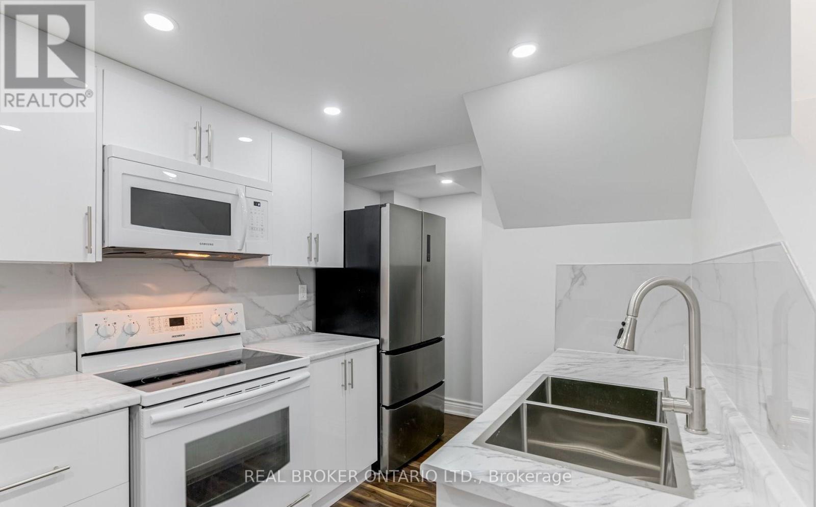 47 Rotary Drive, Toronto, Ontario  M1B 2J2 - Photo 6 - E13611404