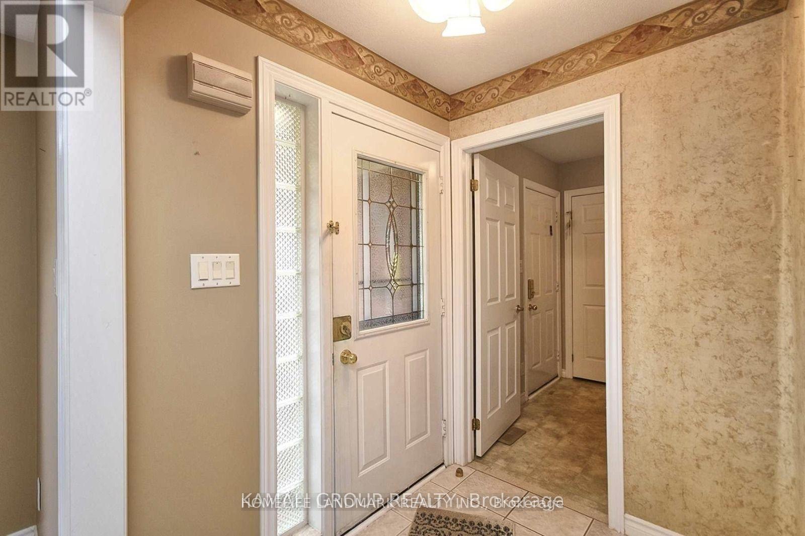 72 Osprey Ridge Road, Barrie (Little Lake), Ontario  L4M 6P3 - Photo 2 - S13611288