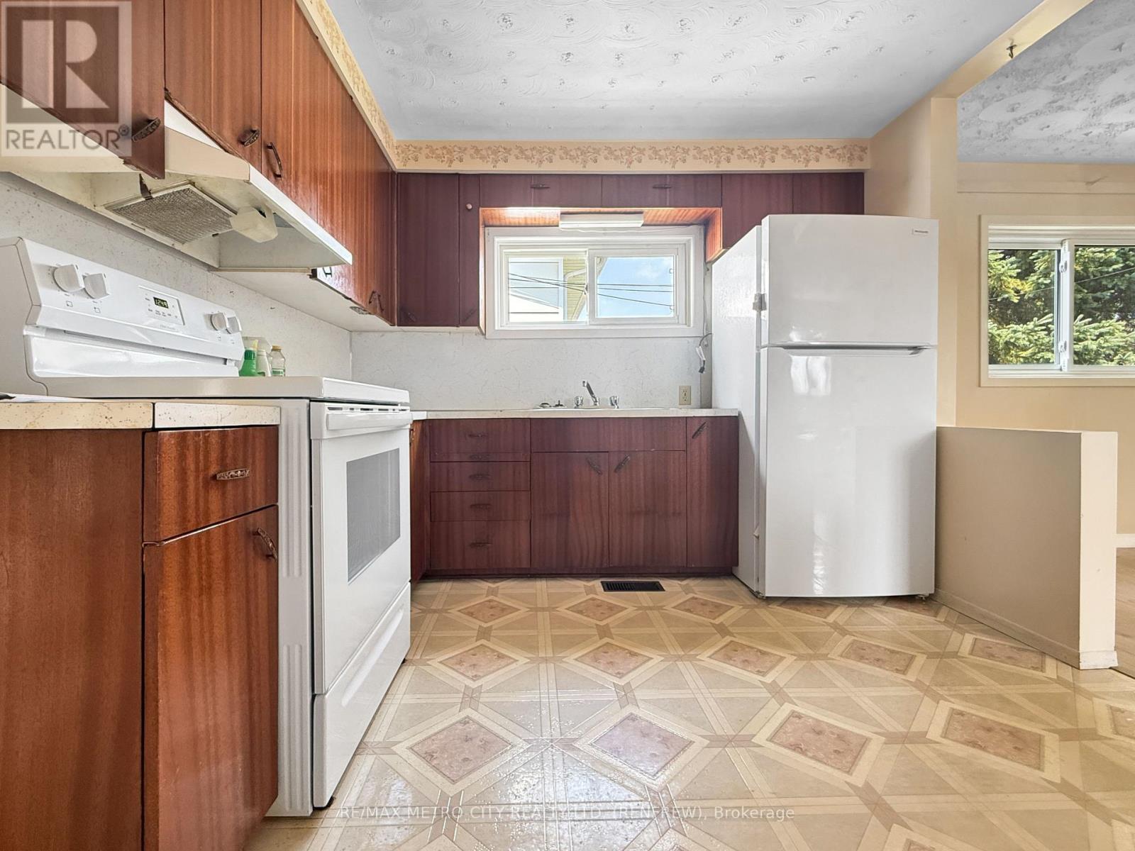 786 Seventh Street, Renfrew, Ontario  K7V 1B7 - Photo 3 - X13611410