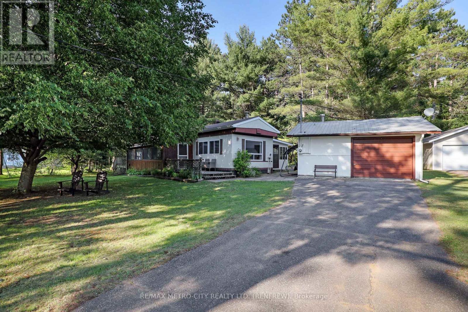 79 FLYING CLUB ROAD, Greater Madawaska, Ontario