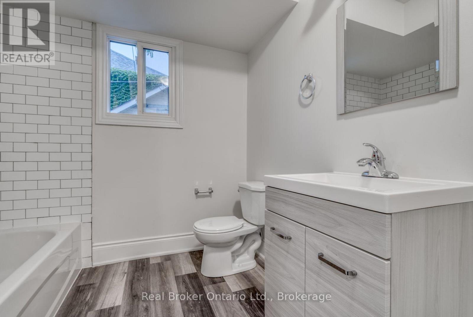 1 - 220 Caroline Street S, Hamilton, Ontario  L8P 3L4 - Photo 17 - X13611604