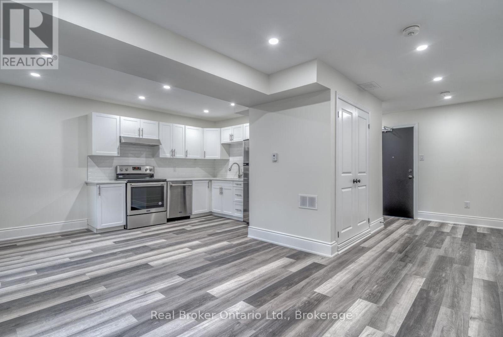 1 - 220 Caroline Street S, Hamilton, Ontario  L8P 3L4 - Photo 4 - X13611604