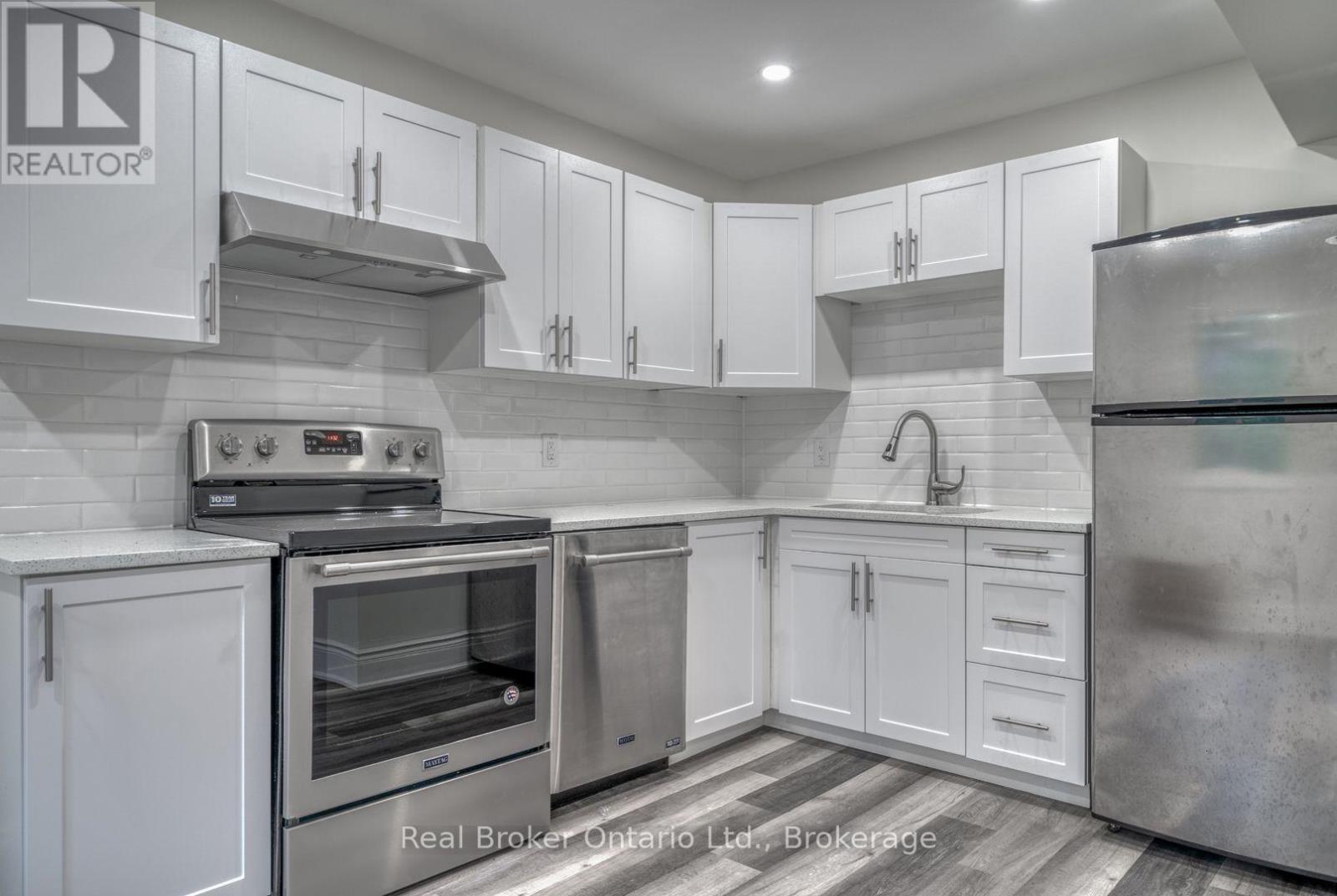 1 - 220 Caroline Street S, Hamilton, Ontario  L8P 3L4 - Photo 8 - X13611604