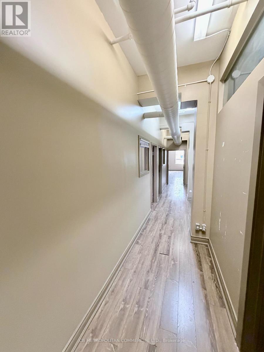 200 - 69 Queen Street E, Toronto, Ontario  M5C 1R8 - Photo 2 - C13611578