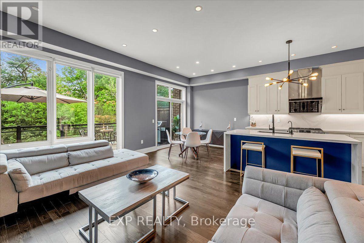 28 Crestridge Drive, Vaughan, Ontario  L4J 0K1 - Photo 2 - N13611652