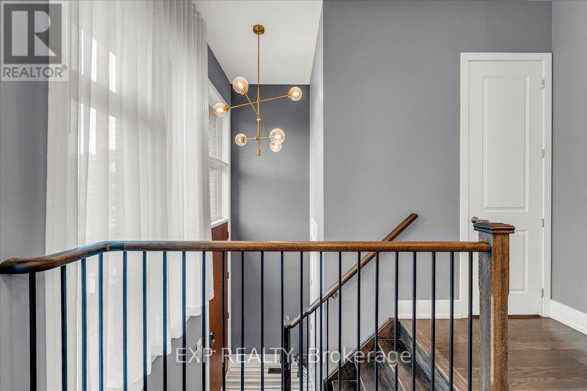 28 Crestridge Drive, Vaughan, Ontario  L4J 0K1 - Photo 6 - N13611652