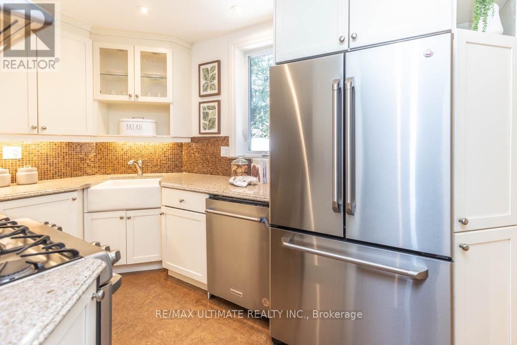 44 Indian Road Crescent, Toronto, Ontario  M6P 2G1 - Photo 12 - W13611528