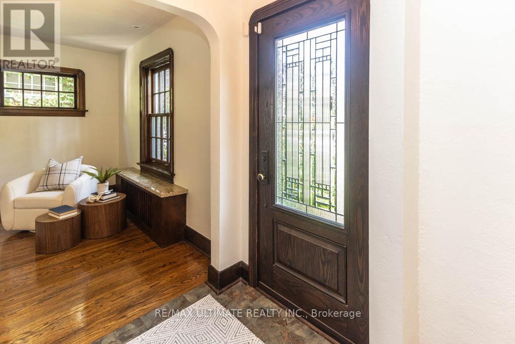 44 Indian Road Crescent, Toronto, Ontario  M6P 2G1 - Photo 4 - W13611528