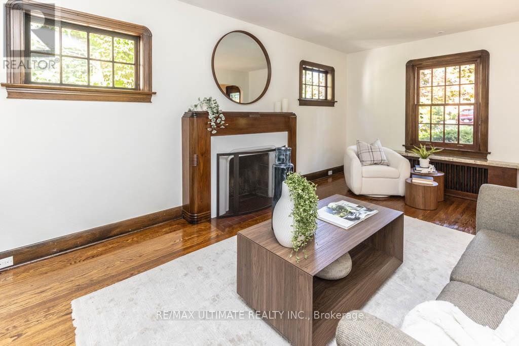 44 Indian Road Crescent, Toronto, Ontario  M6P 2G1 - Photo 6 - W13611528