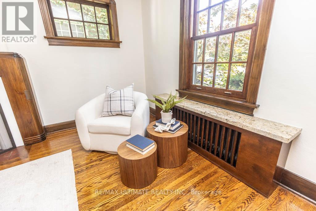 44 Indian Road Crescent, Toronto, Ontario  M6P 2G1 - Photo 9 - W13611528