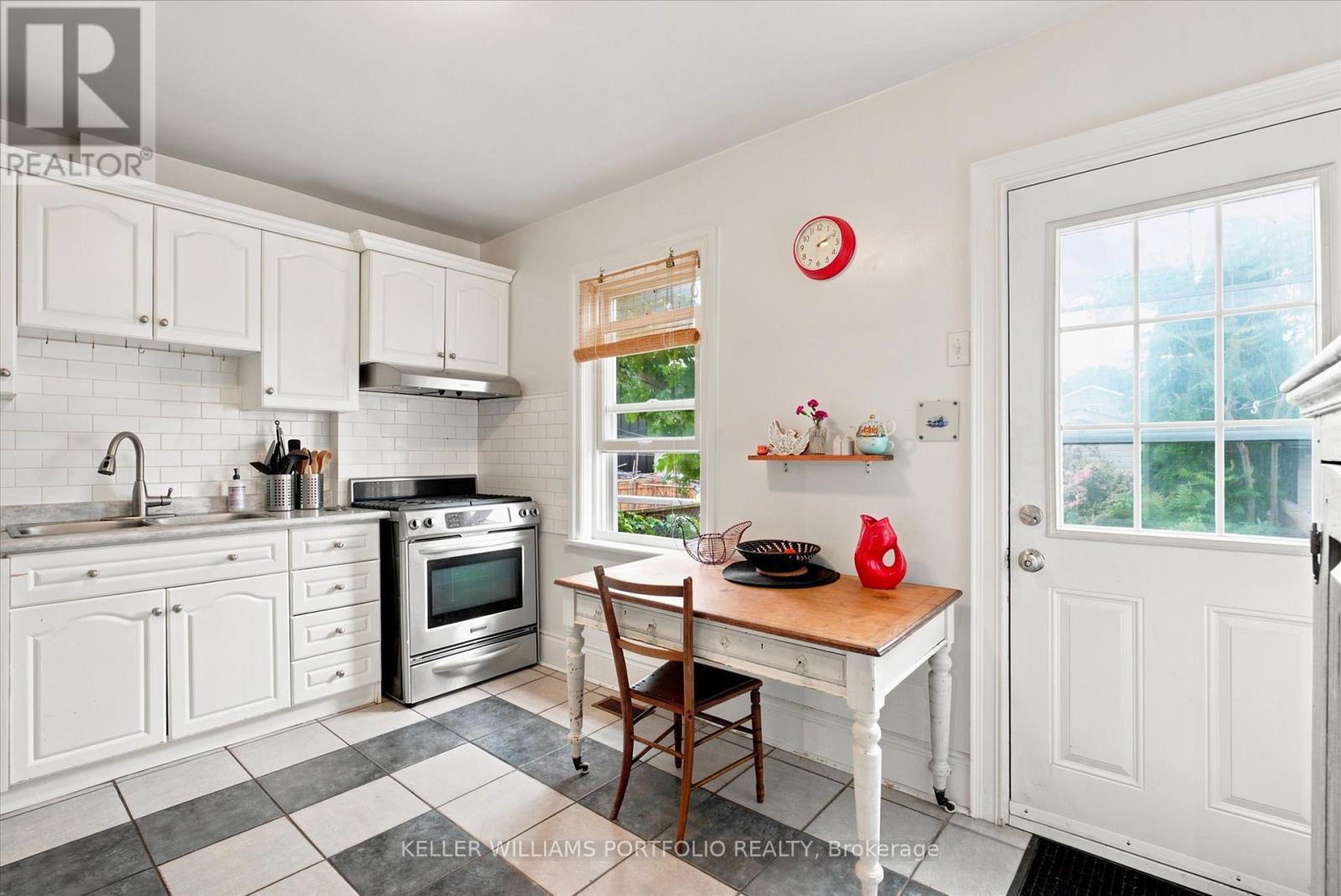 364 Westmoreland Avenue N, Toronto, Ontario  M6H 3A7 - Photo 16 - W13611588