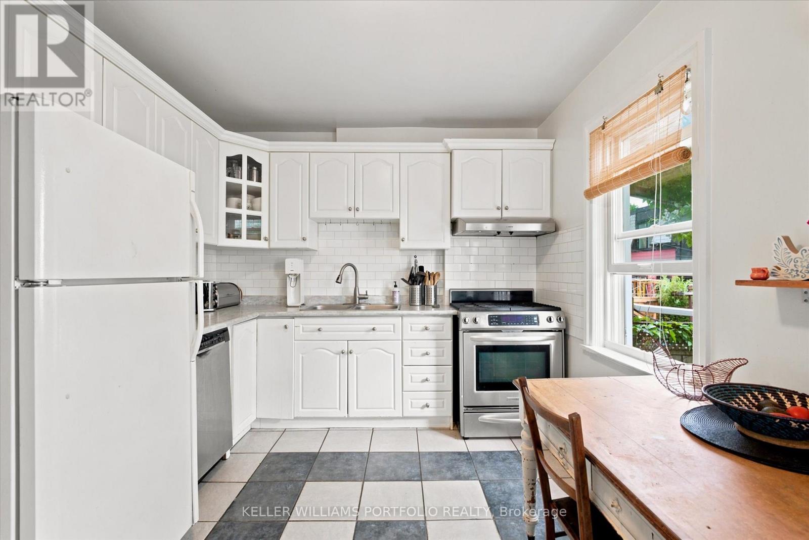 364 Westmoreland Avenue N, Toronto, Ontario  M6H 3A7 - Photo 17 - W13611588