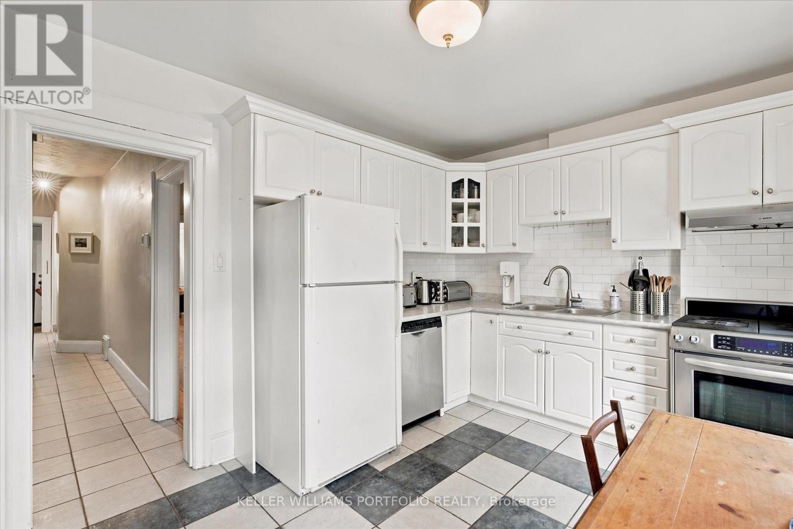 364 Westmoreland Avenue N, Toronto, Ontario  M6H 3A7 - Photo 18 - W13611588