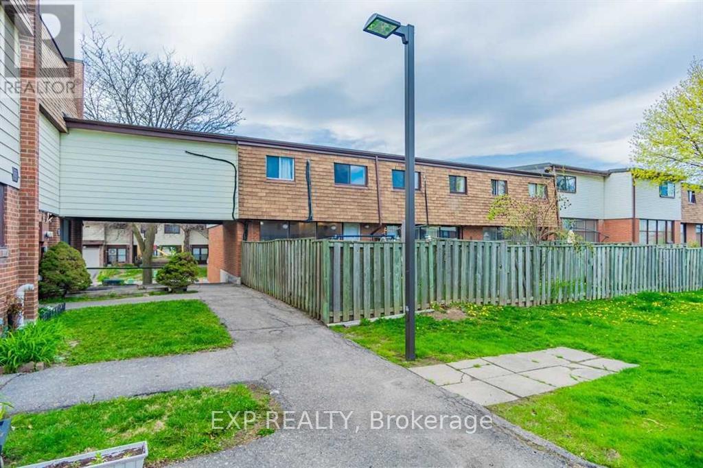 201 - 180 Mississauga Valley Boulevard, Mississauga, Ontario  L5A 3M2 - Photo 3 - W13611622