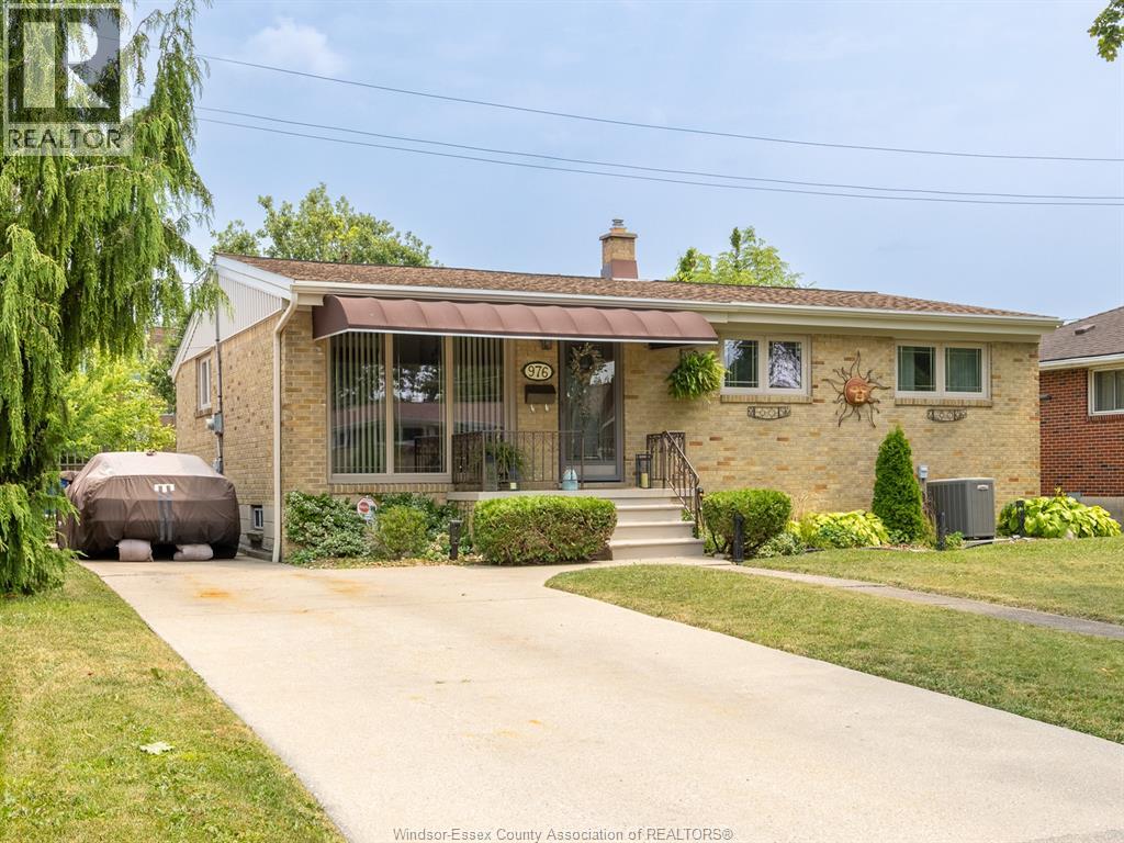 976 Watson, Windsor, Ontario  N8S 3T2 - Photo 3 - 26018120