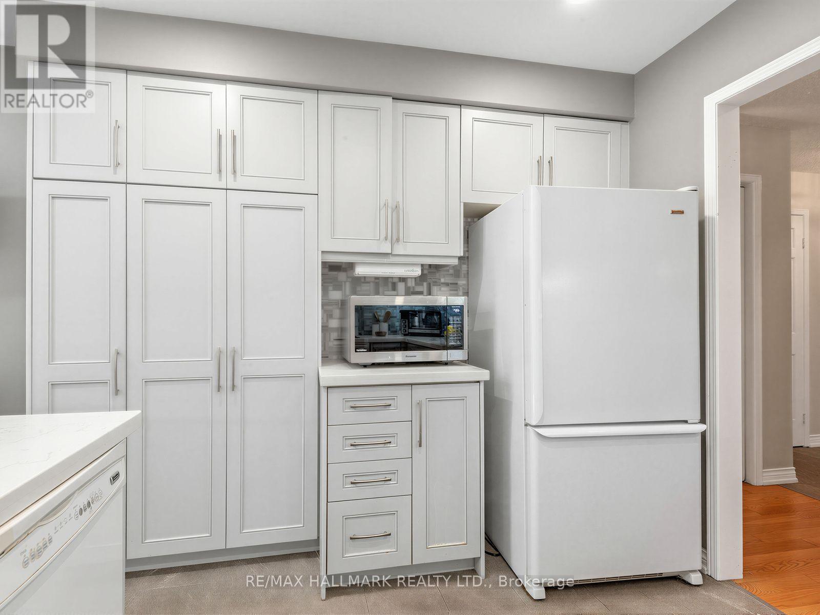 185 Aurora Heights Drive, Aurora, Ontario  L4G 2X1 - Photo 12 - N13611766