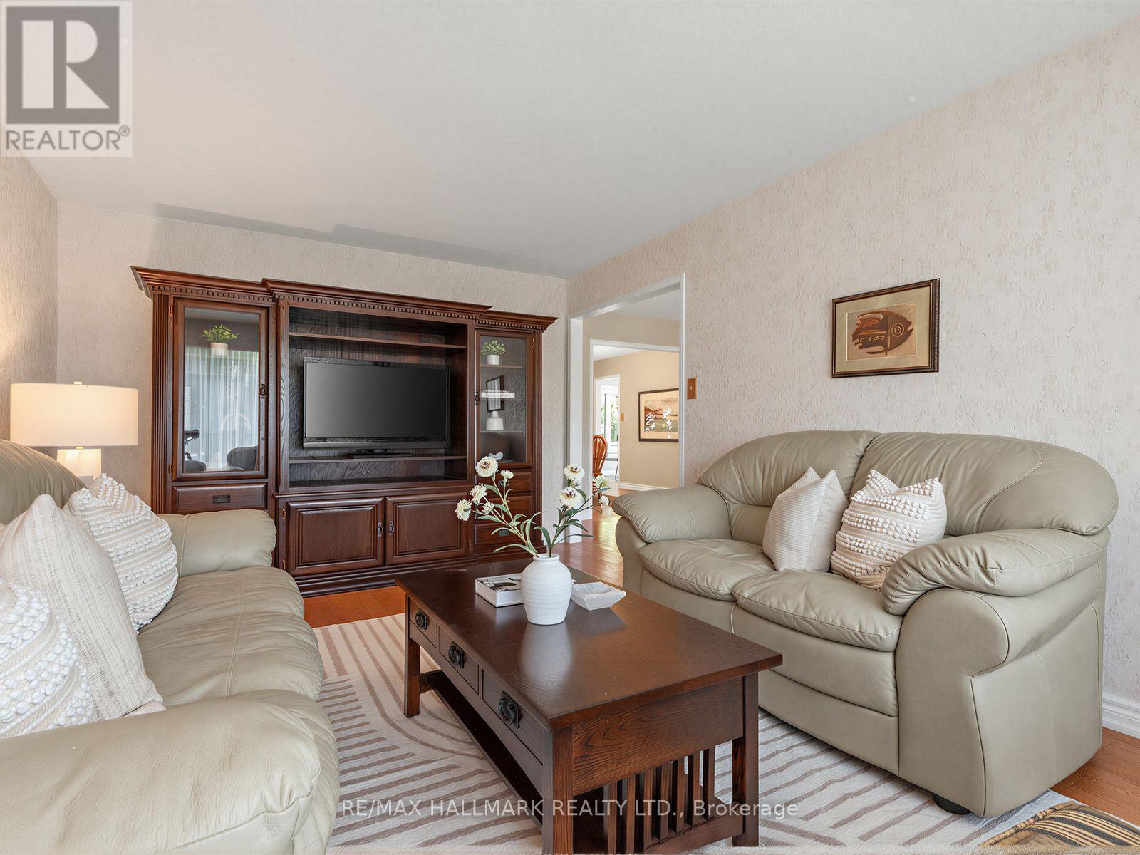 185 Aurora Heights Drive, Aurora, Ontario  L4G 2X1 - Photo 7 - N13611766